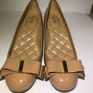 NEW MICHAEL MICHAEL KORS heels in nude size 9
